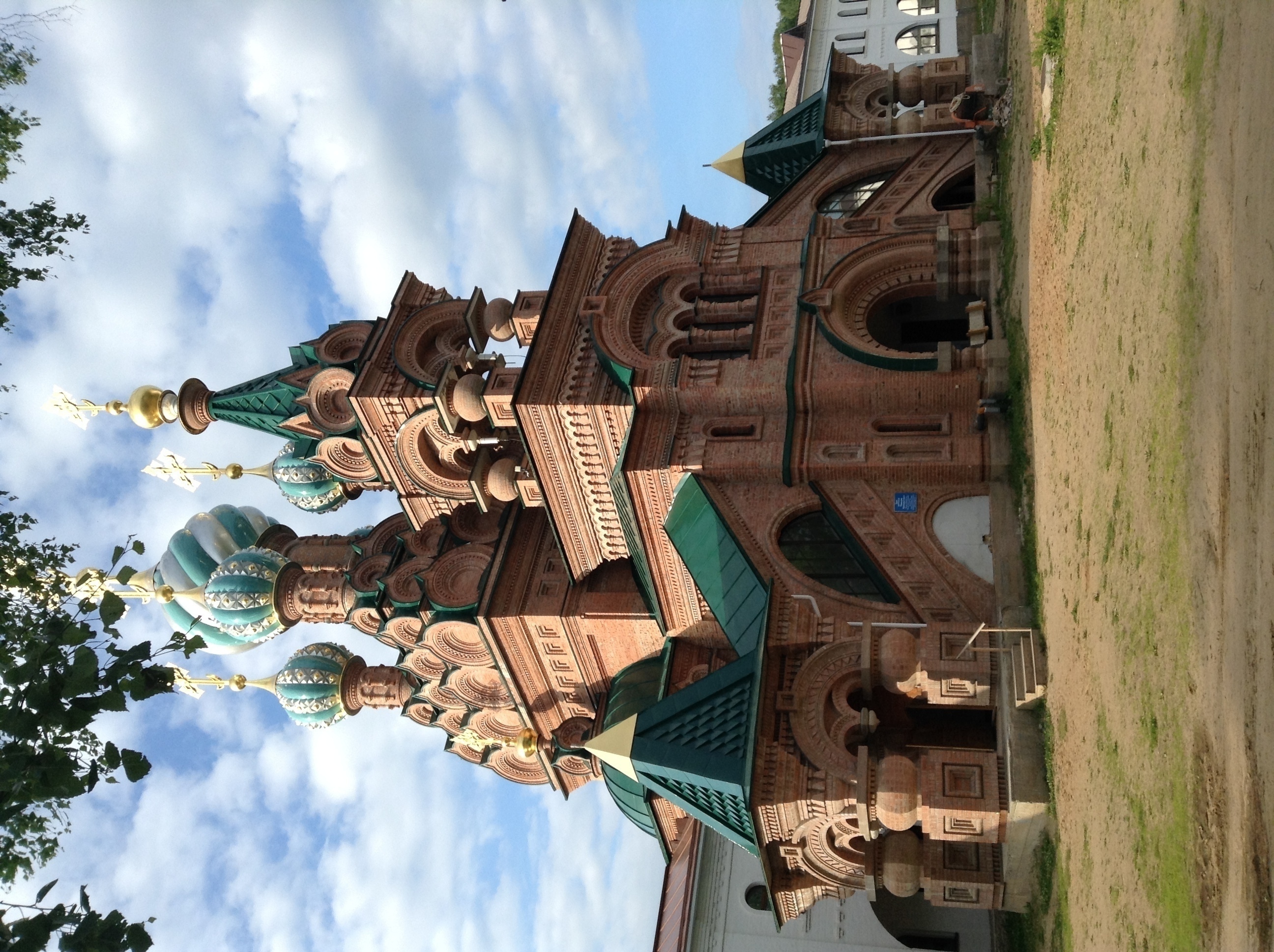 Храм в честь святителя Спиридона Тримифунтского в Николо-Сольбинском монастыре. Он был задуман как волшебная шкатулка.