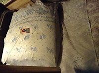 Подушка на кровати батюшки